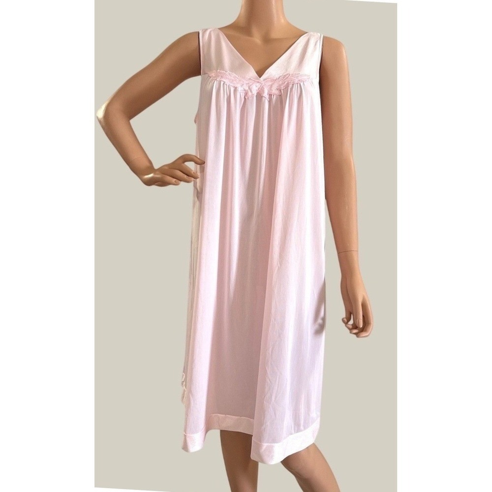Vintage Vassarette Nightgown L Pink Romantic Feminin Embroidered V Neck USA Made